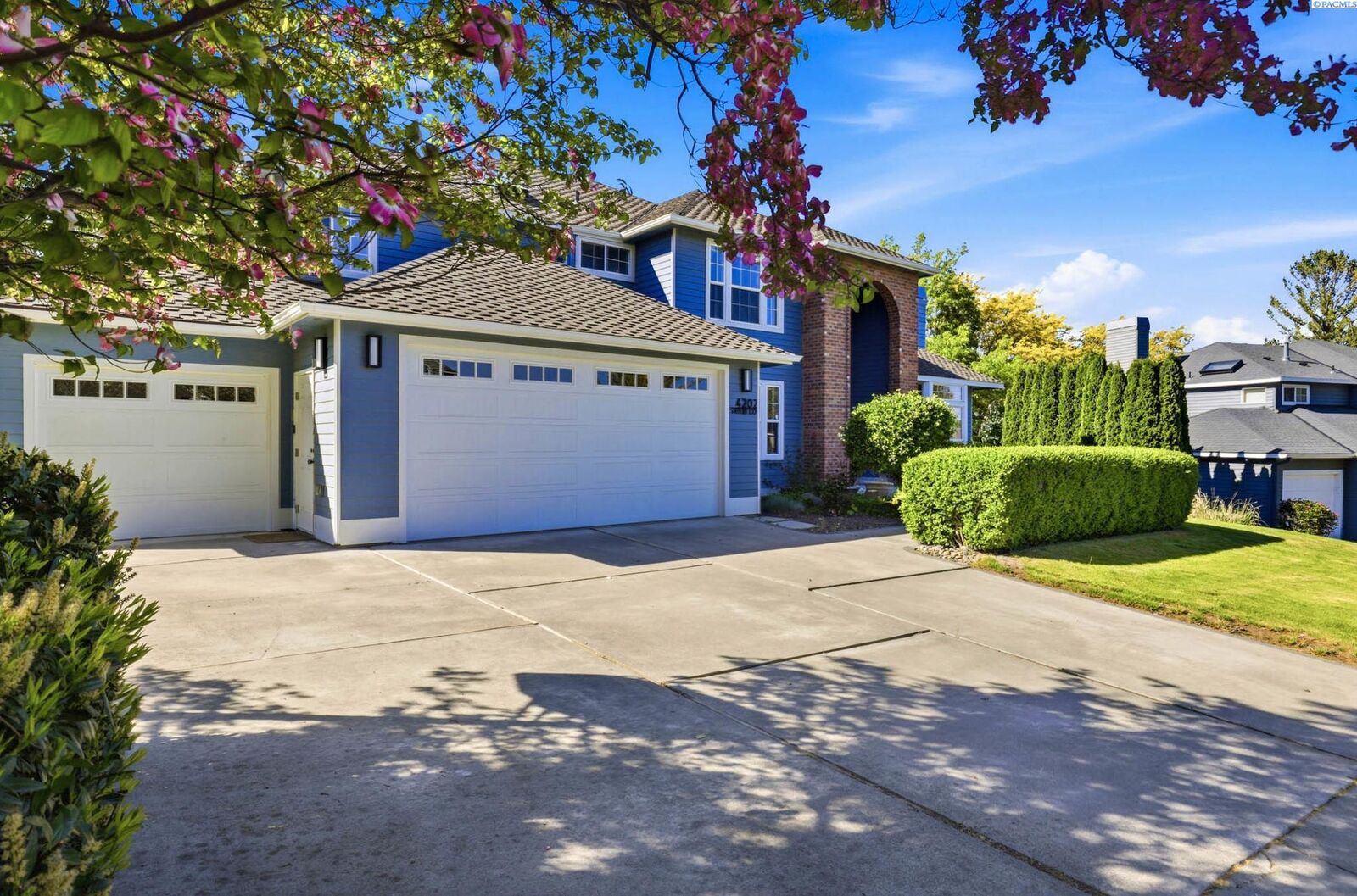 Property Photo:  4202 S Irby Loop  WA 99337 