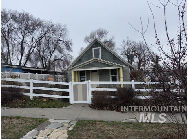 Property Photo:  404 12th Ave N  ID 83687 