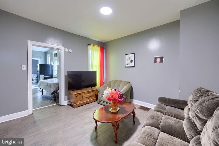 Property Photo: 461 E Walnut Street PA 17403