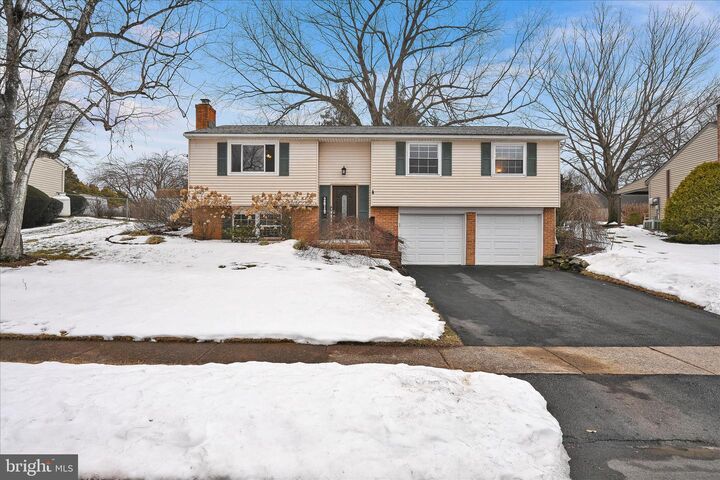 Property Photo:  2619 N Rosegarden Boulevard  PA 17055 