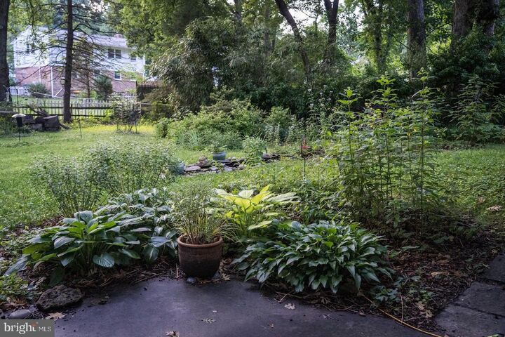 Property Photo:  2410 Drexel Street  VA 22180 