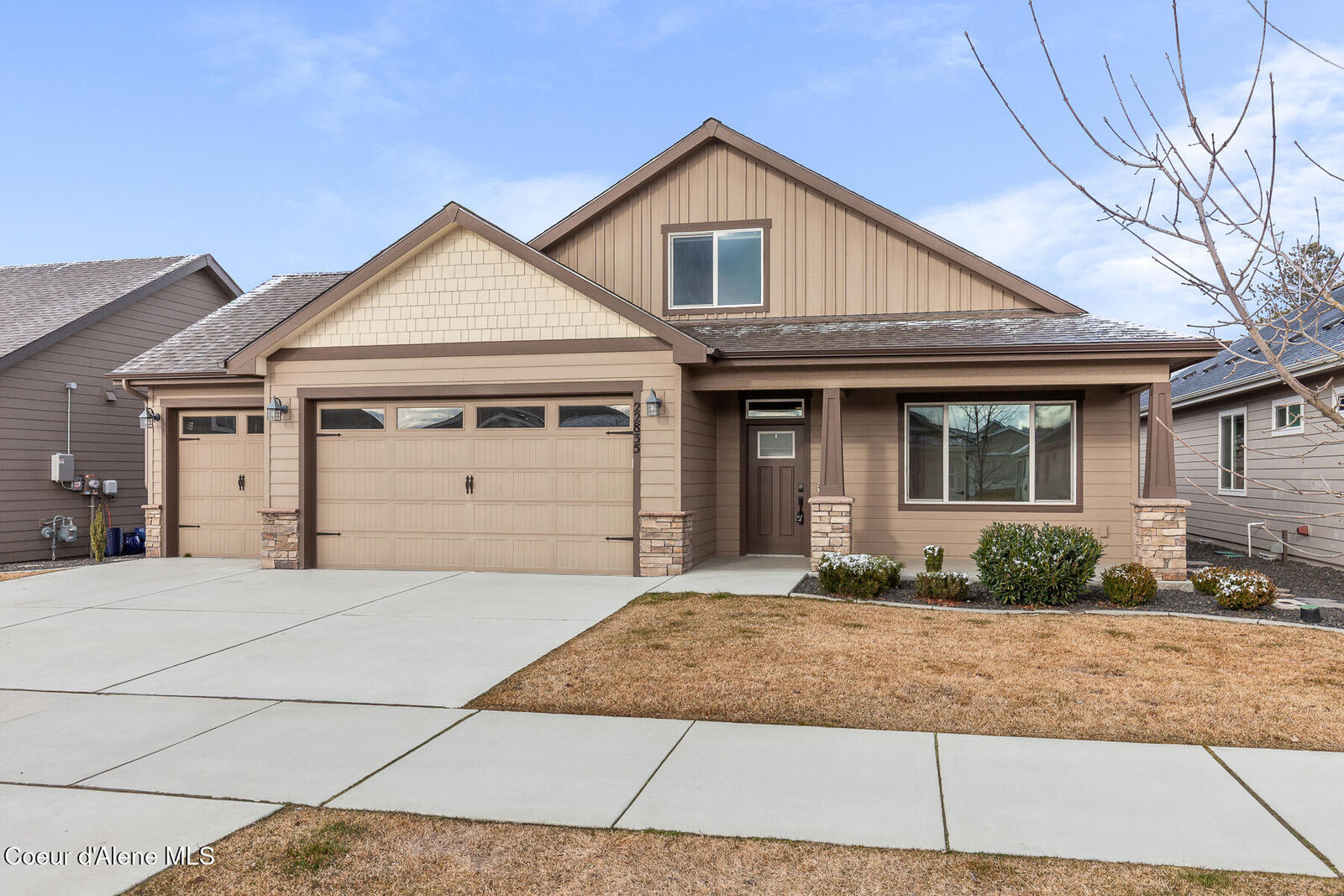 Property Photo:  22835 E Edgewater Ln  WA 99019 