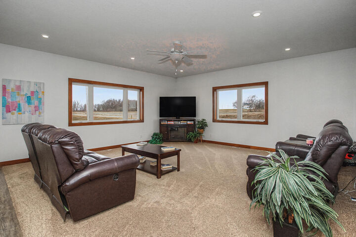 Property Photo:  400 South Street  IA 50130 