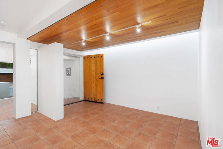 Property Photo: 1248 Bienveneda Ave CA 90272