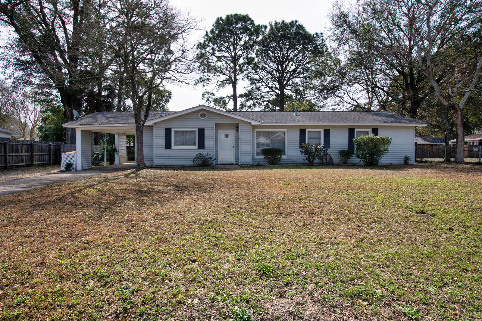 Property Photo: 224 NW Gilda Place FL 32548