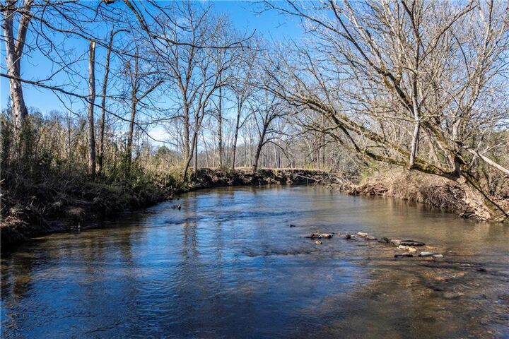 Property Photo: 6414 Highway 136 W GA 30175