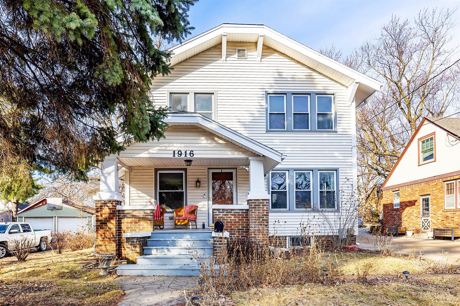 Property Photo: 1916 34th Street IA 50310