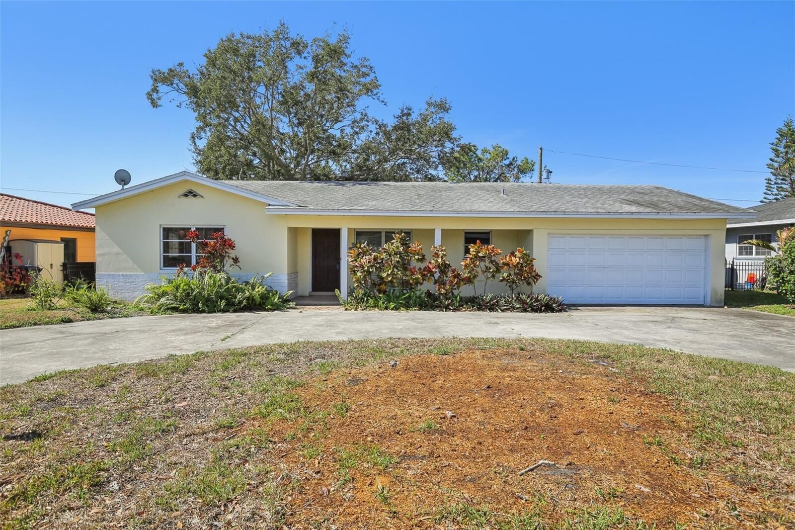 Property Photo:  2321 Premier Drive S  FL 33707 