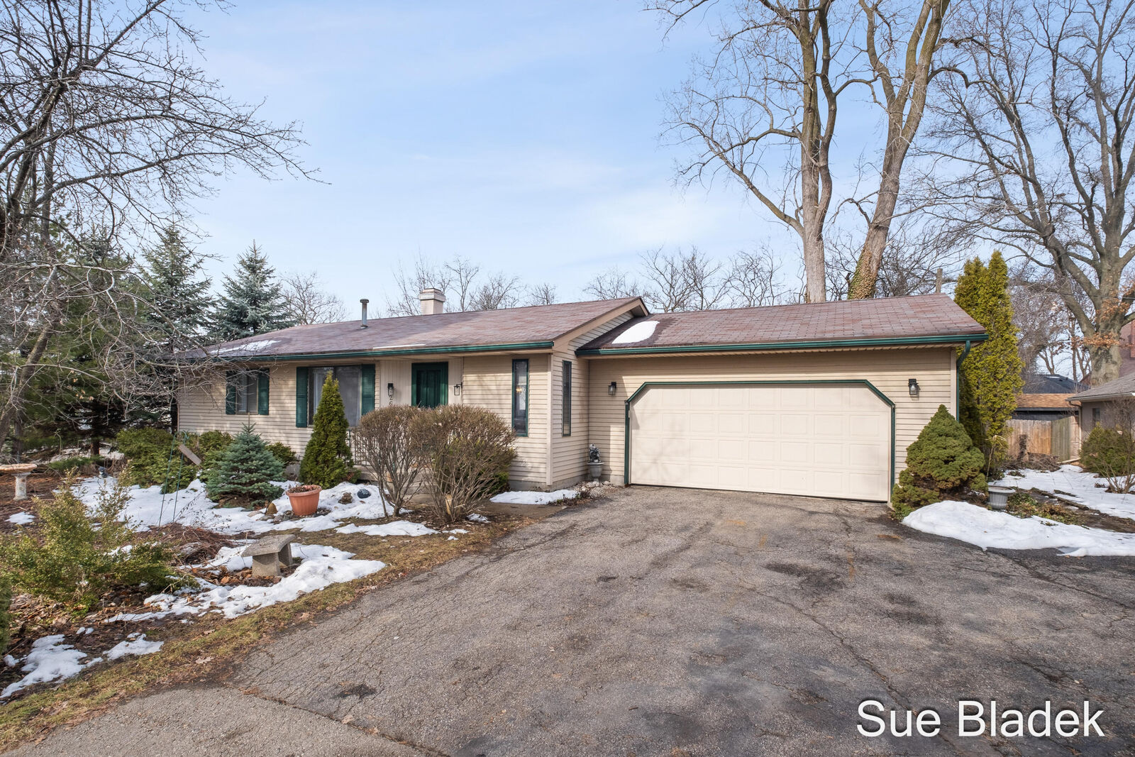 Property Photo:  2645 Cascade Road SE  MI 49506 