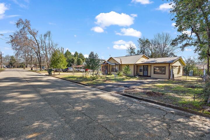 Property Photo:  121 Hasley St  TX 75961 