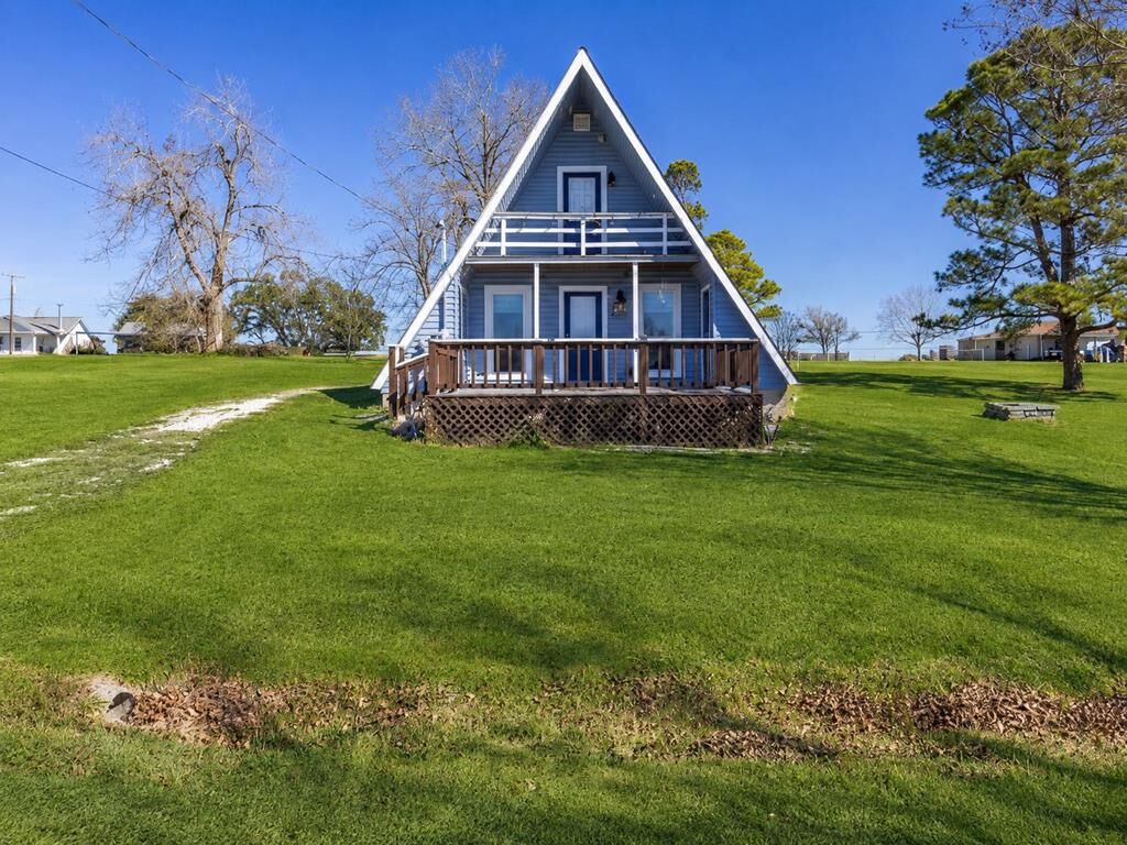 Property Photo: 221 Crestmont St TX 77364