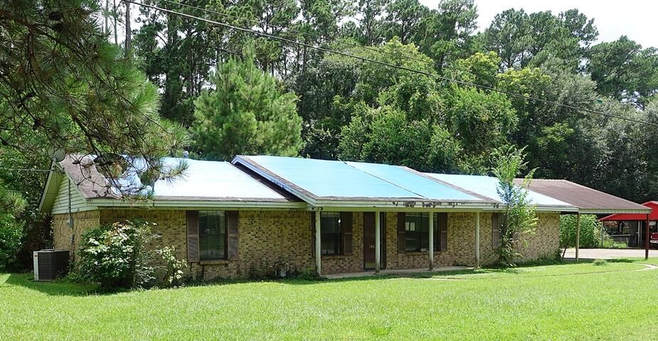 Property Photo: 706 Avenue A TX 75949