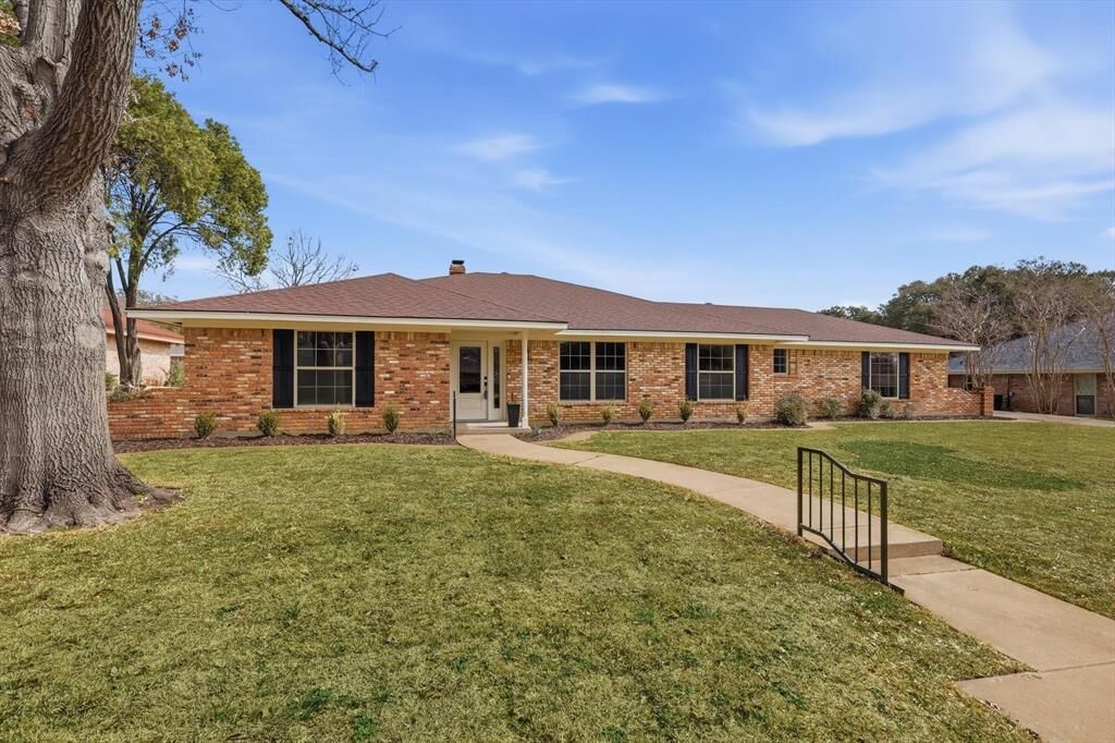 Property Photo: 6713 Del Prado Avenue TX 76133
