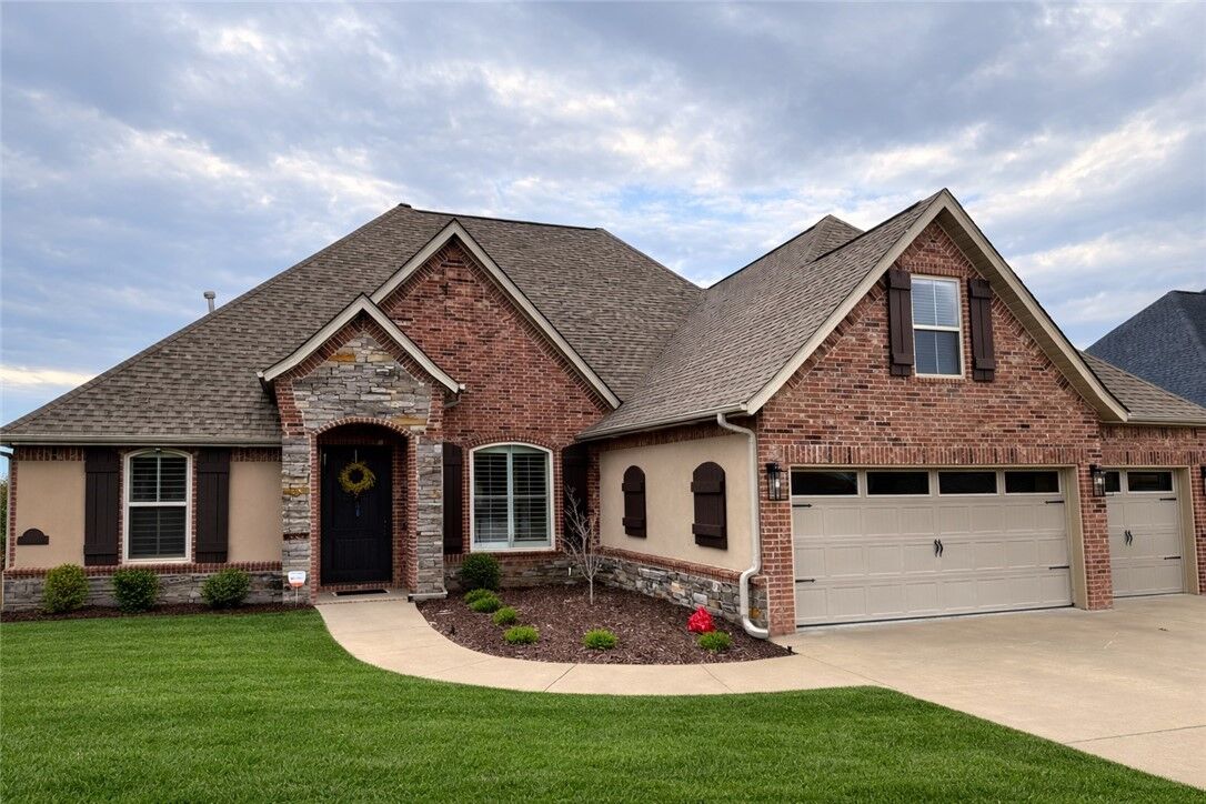 Property Photo:  5702 S 47th Street  AR 72758 