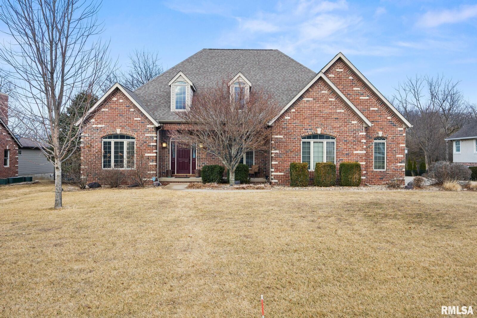 Property Photo:  605 Mayfair Court  IL 61548 