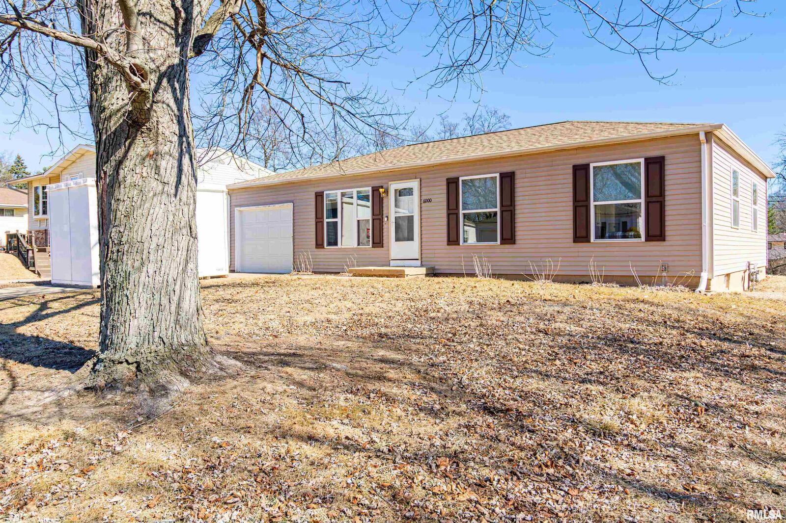 Property Photo: 6000 N Graceland Drive IL 61614