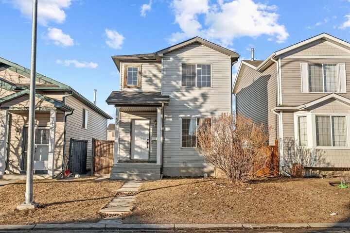 Property Photo:  52 Martin Crossing Rise NE  AB T3J 3P1 
