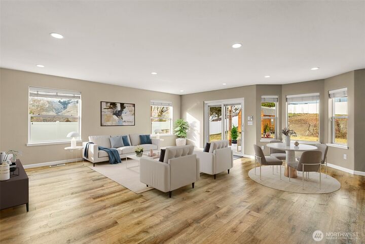 Property Photo:  582 S James Avenue  WA 98802 