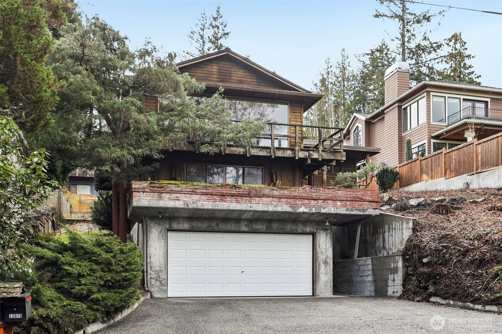 Property Photo: 12069 Lakeside Place NE WA 98125