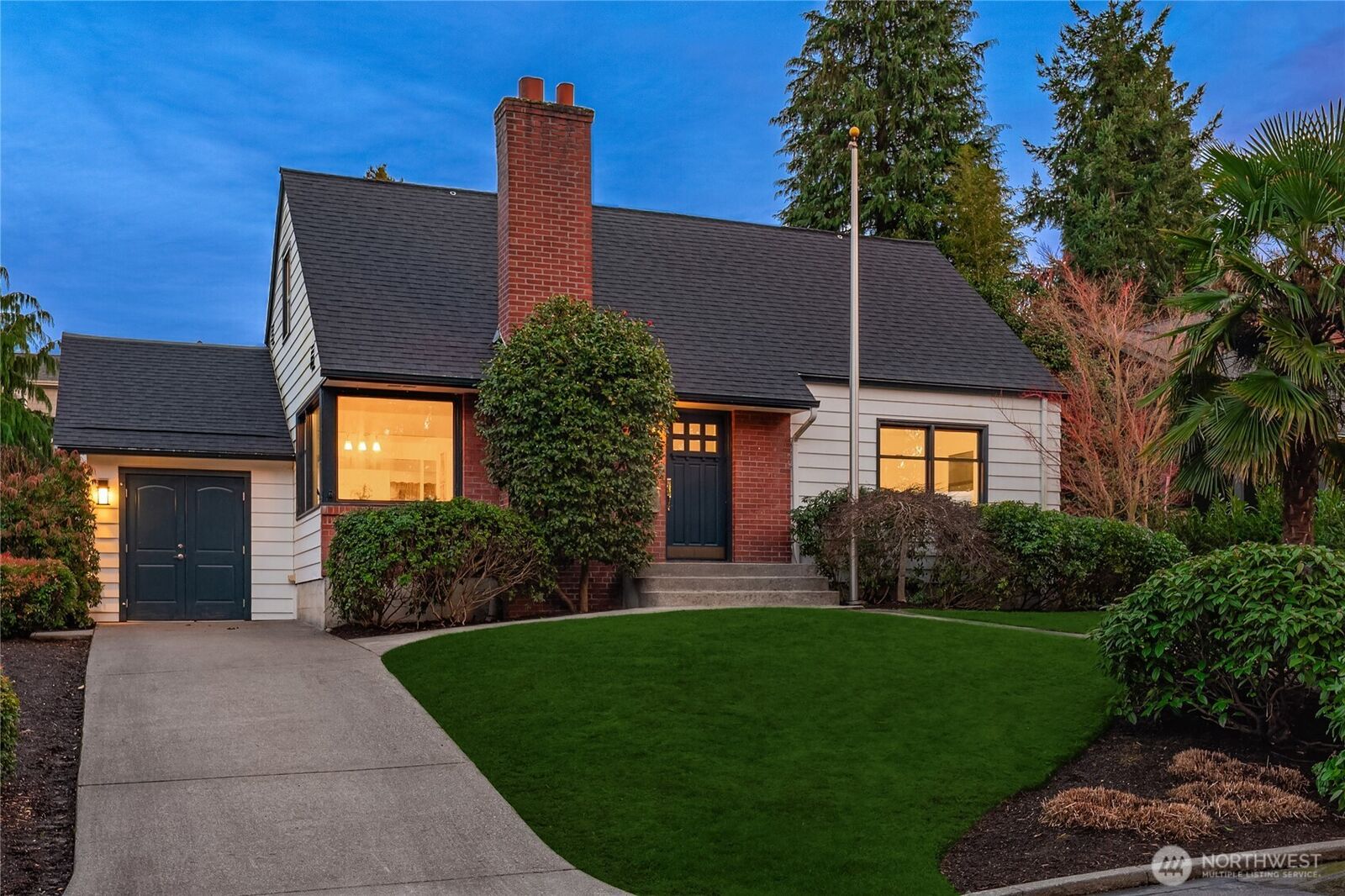 Property Photo:  8046  Fairway Drive NE  WA 98115 