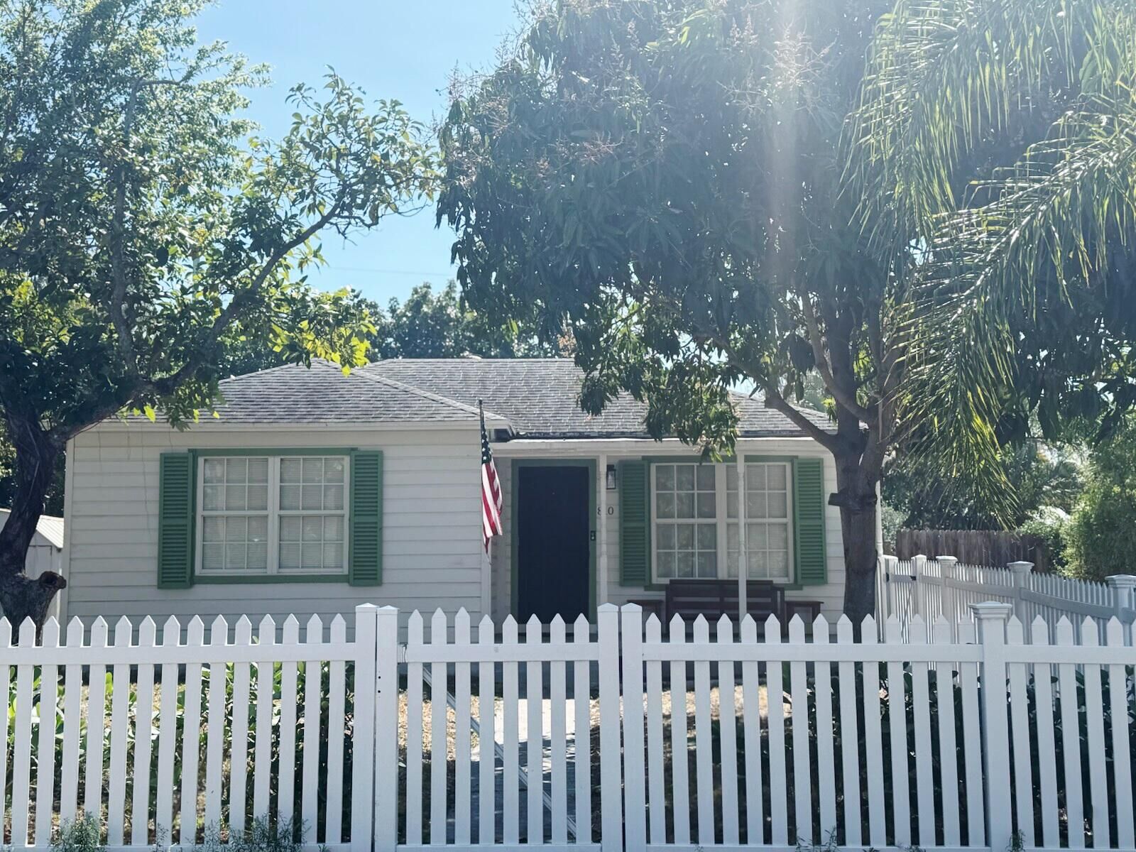 Property Photo:  810 Franklin Road  FL 33405 