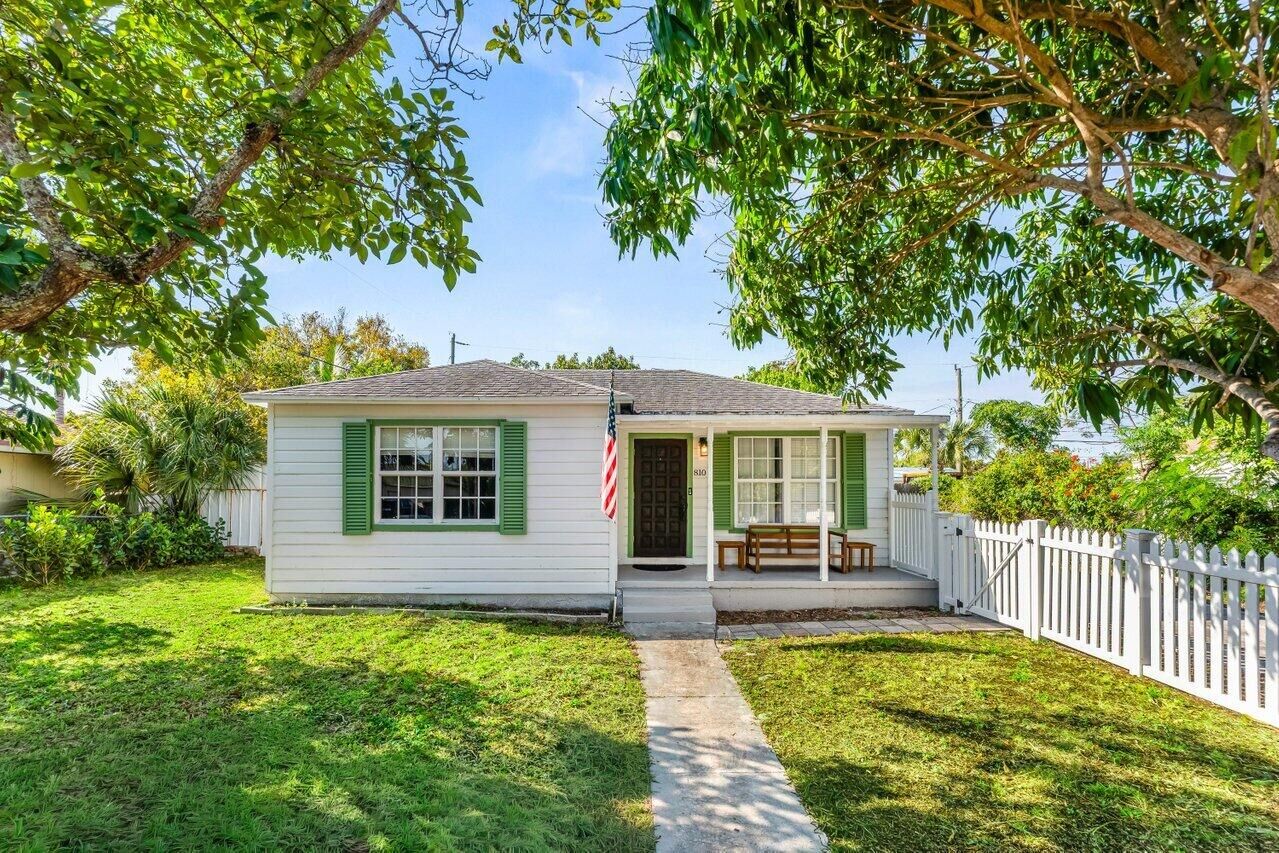 Property Photo:  810 Franklin Road  FL 33405 