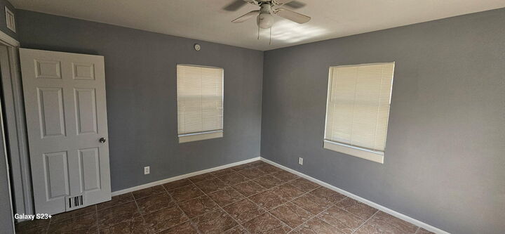 Property Photo:  1001 S E Street 1  FL 33460 