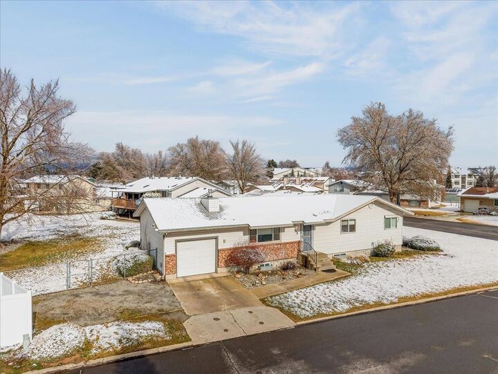 Property Photo: 815 E Beacon Ave WA 99208