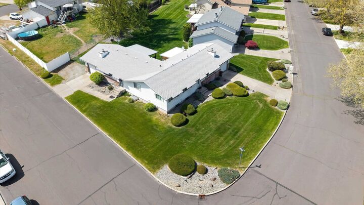 Property Photo:  815 E Beacon Ave  WA 99208 