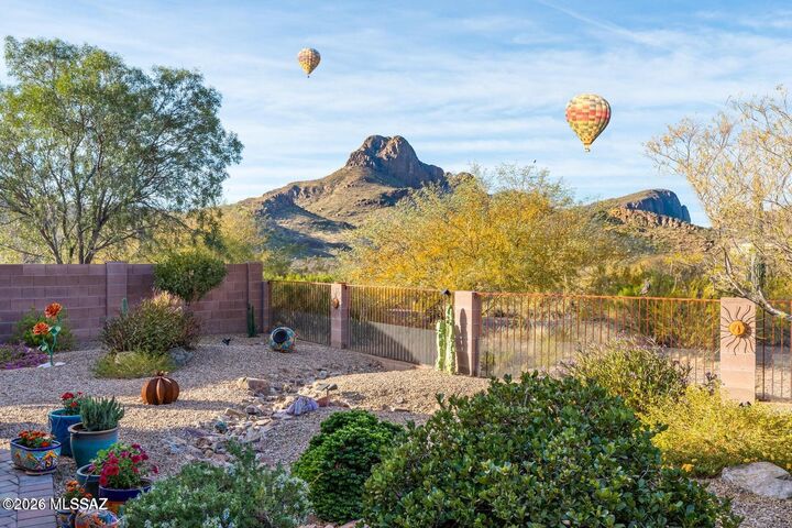 Property Photo: 8523 N Shadow Wash Way AZ 85743