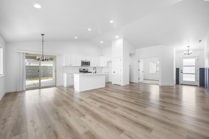 Property Photo:  10405 Silverbright Drive  WA 99301 