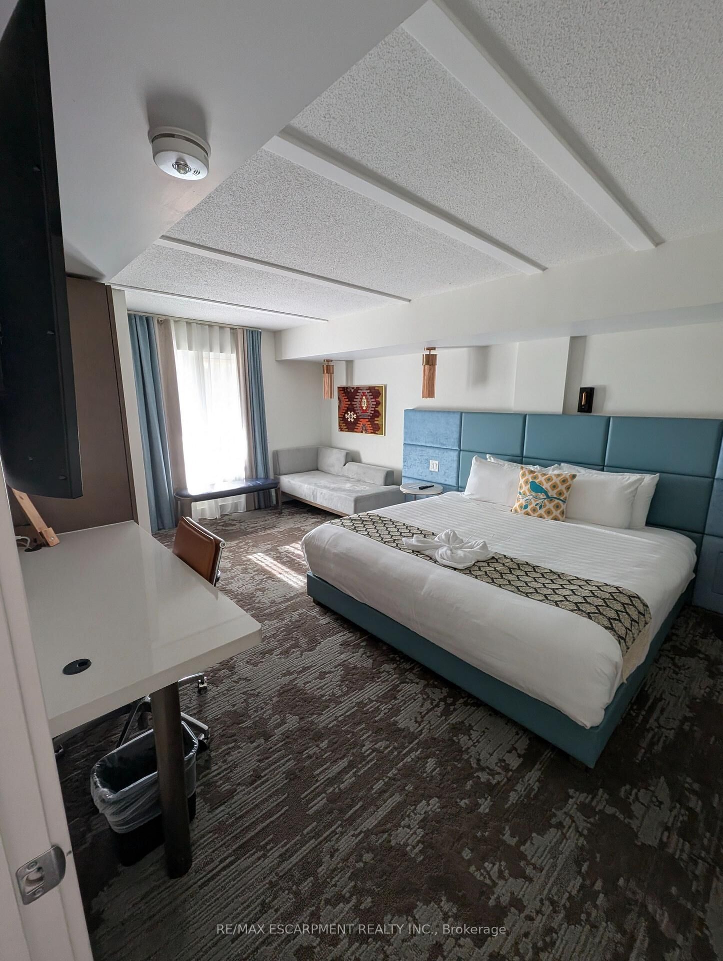 Property Photo: 9 Harbour Street 4403 &Amp 4405 ON L9Y 5B5