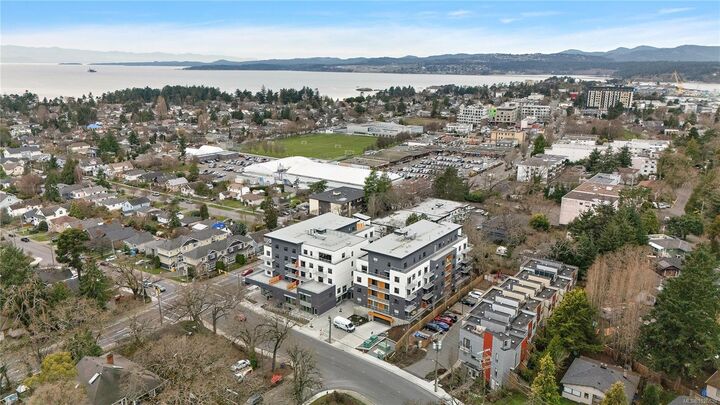 Photo de la propriété:  610 Lampson St 307  BC V9A 0L4 