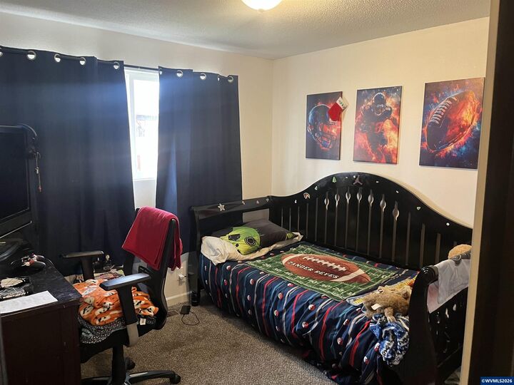 Property Photo: 4664 Kingston Ct NE OR 97305