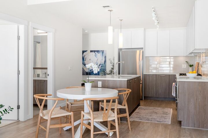 615 E 3rd Street 205 — photo 1