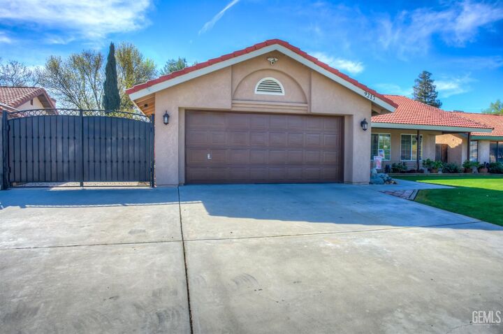 Property Photo: 9217 Totem Avenue CA 93312