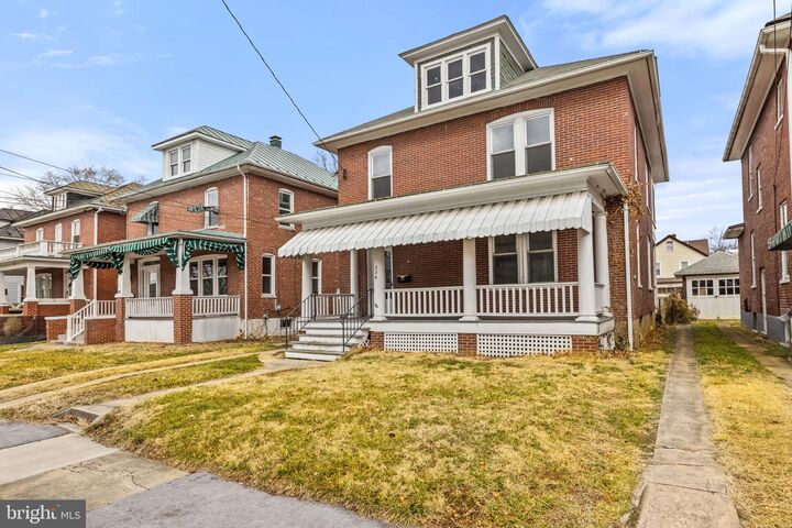 Property Photo: 320 E Piccadilly Street VA 22601