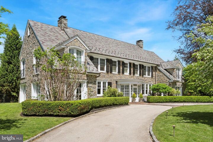 Property Photo: 281 Winding Way PA 19066