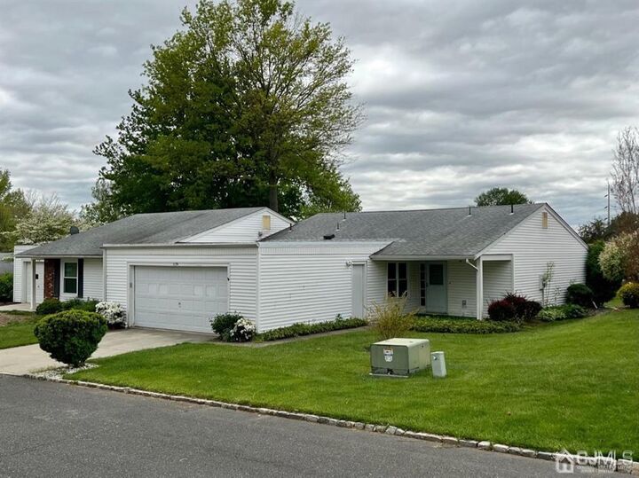 Property Photo:  117-B Ironwood Plaza 117B  NJ 08831 