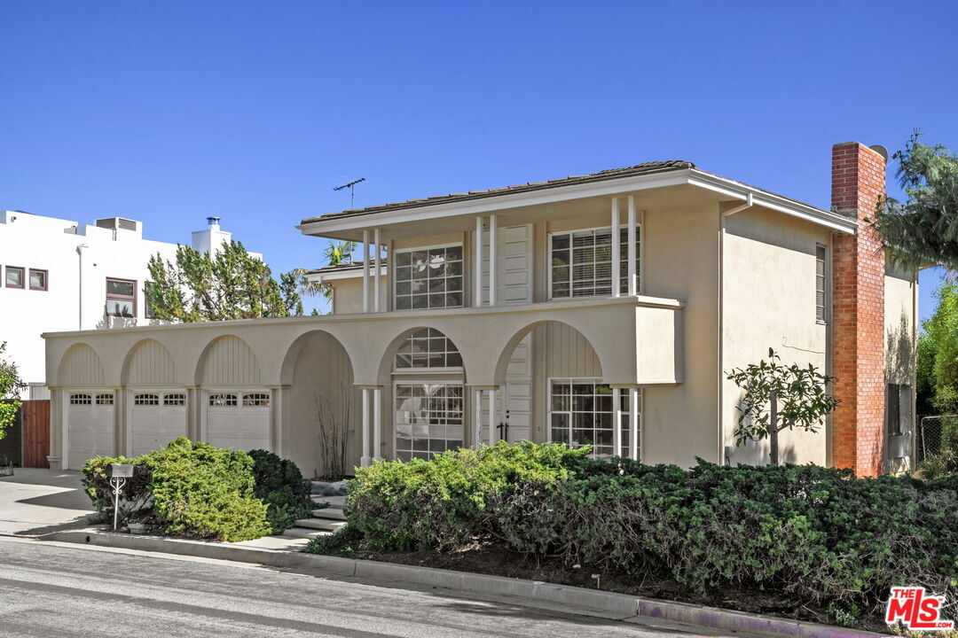 Property Photo: 2695 Cordelia Rd CA 90049