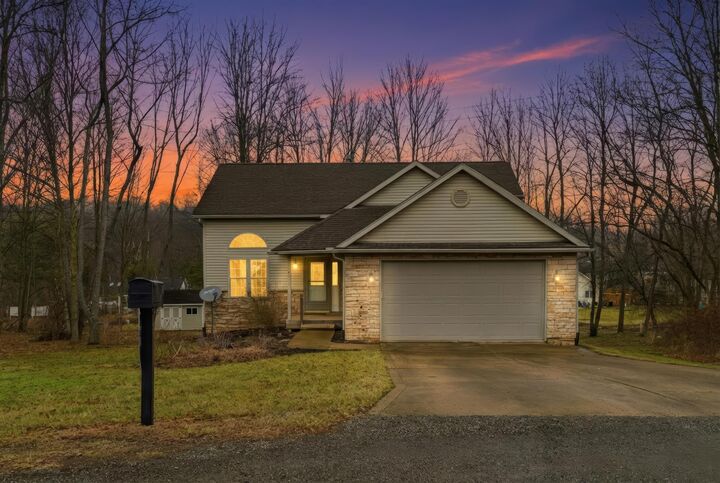 Property Photo:  70 Queensway Court  OH 43028 