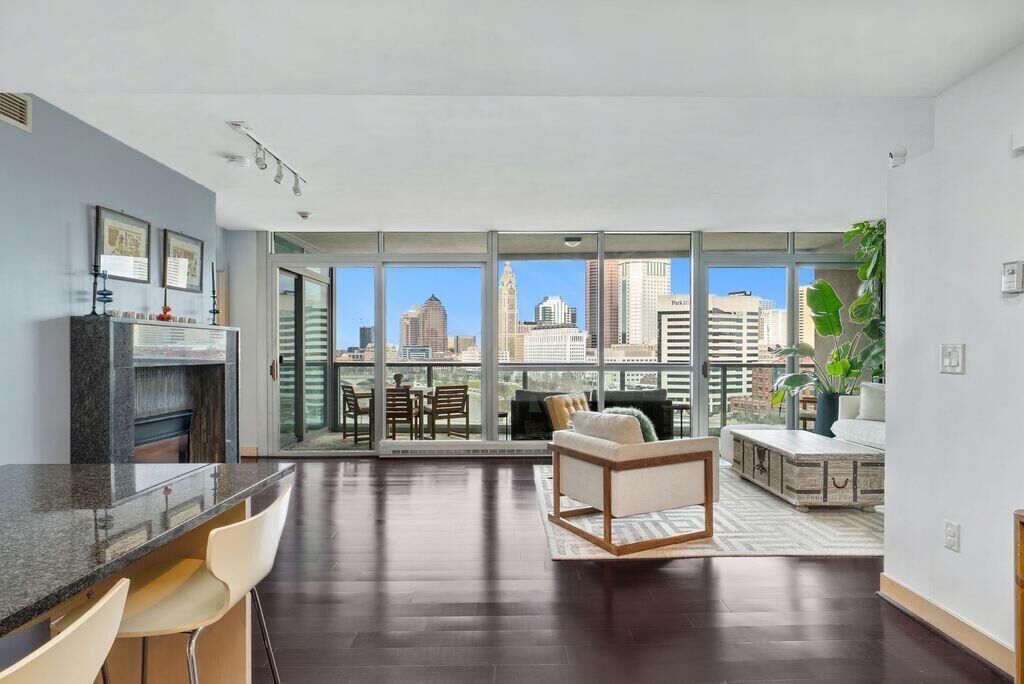 Property Photo:  1 Miranova Place  OH 43215 