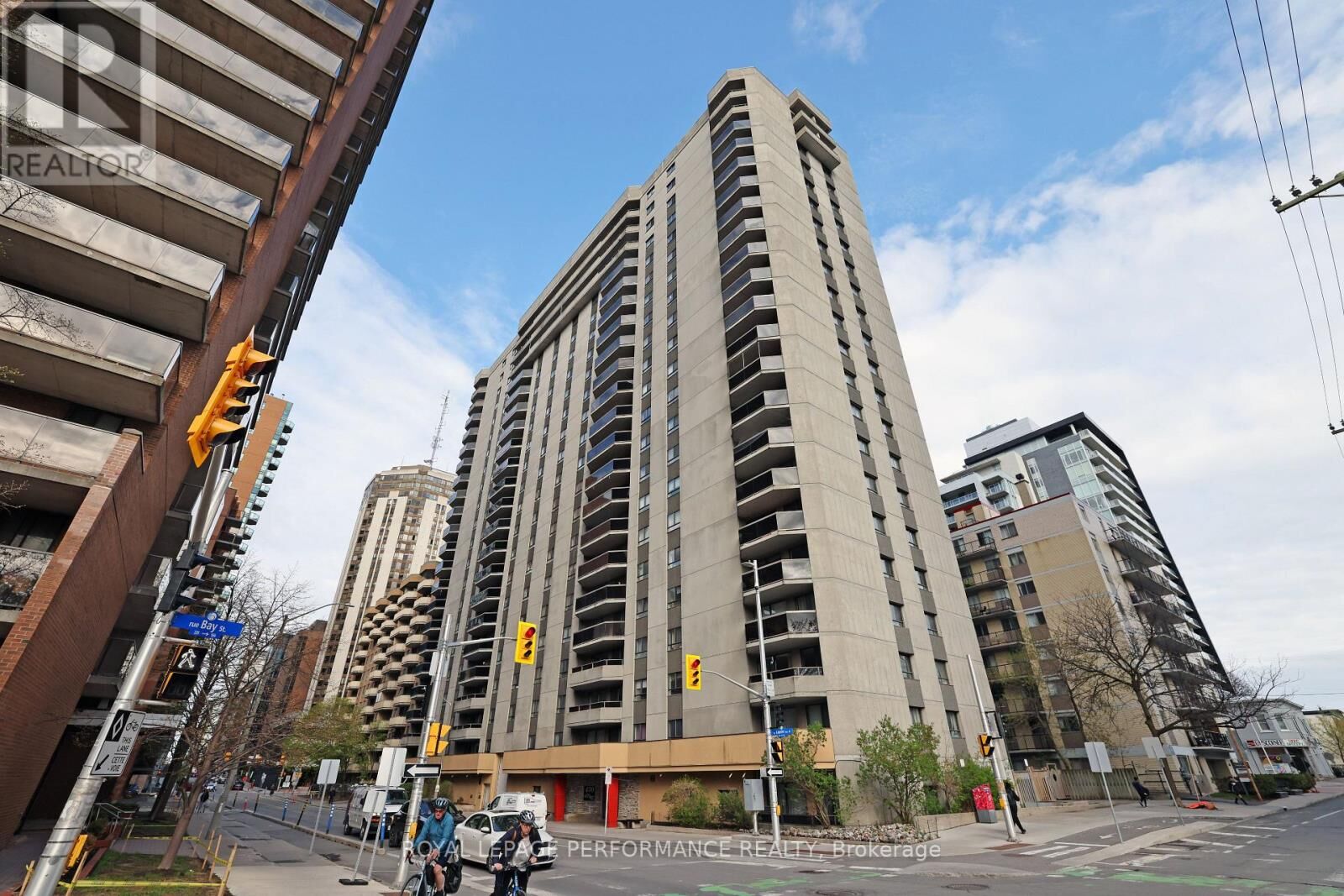 Property Photo:  470 Laurier Avenue West 1701  ON K1R 7W9 