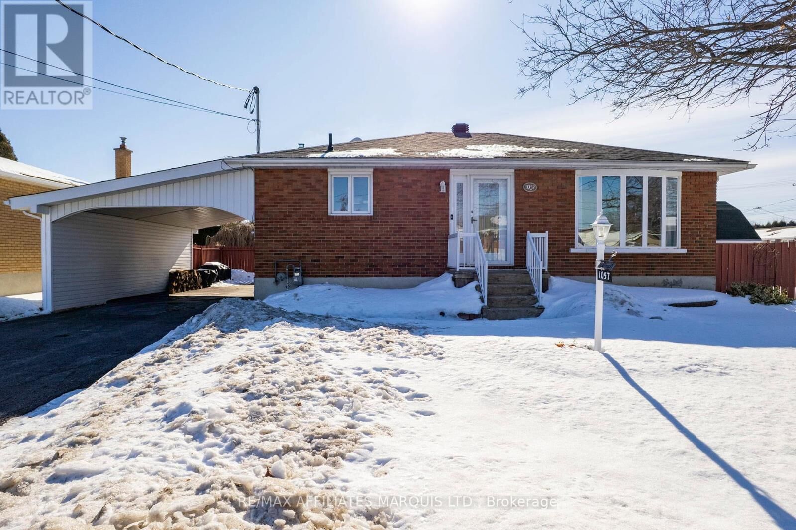 Property Photo:  1057 Roy Avenue  ON K6H 4C2 