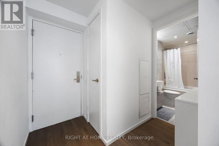 Property Photo:  5 St. Joseph Street 3403  ON M4Y 1J6 
