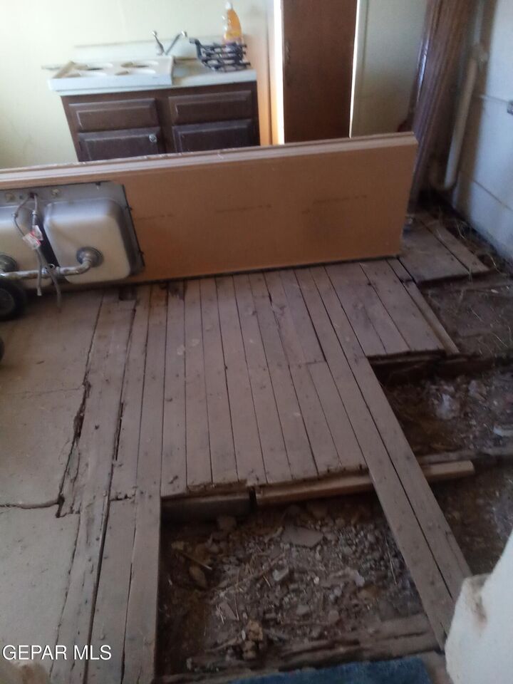 Property Photo:  331 Dolan Street  TX 79905 