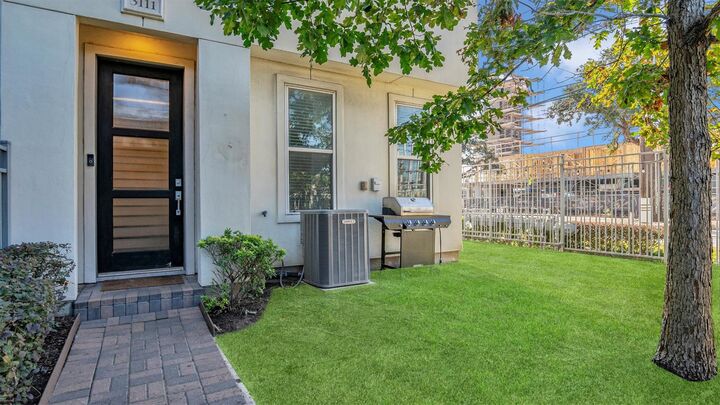 Property Photo: 3111 Leeland Street TX 77003