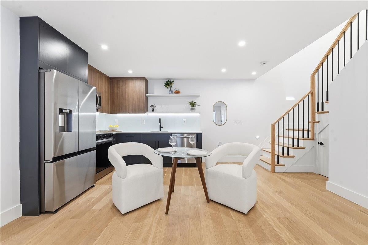 Property Photo:  105 Laidlaw Ave 4  NJ 07306 