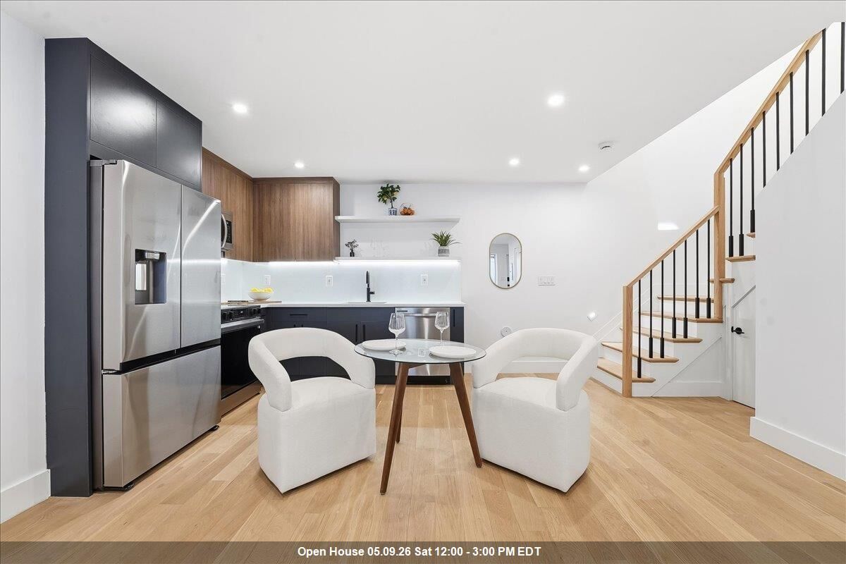 Property Photo:  105 Laidlaw Ave 4  NJ 07306 