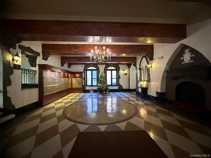 Property Photo:  10 Nosband Avenue 5G  NY 10605 